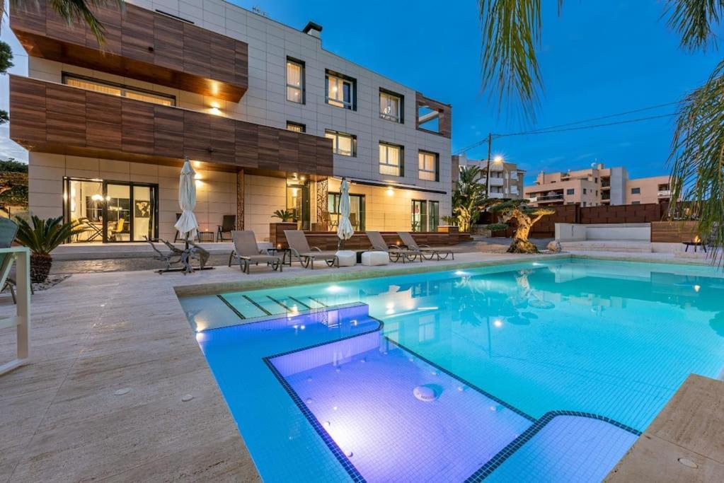 Apartament 5 Stelle Piscina, Jacuzzi, Wifi - 2 Min Dal Mare Miami Playa Zewnętrze zdjęcie
